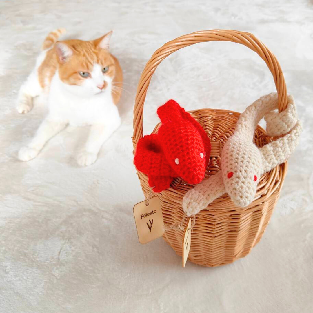 巳年 へび 蛇 紅白 猫のおもちゃ マタタビの実入り ニューイヤーフォト ウール100%の毛糸 1個販売