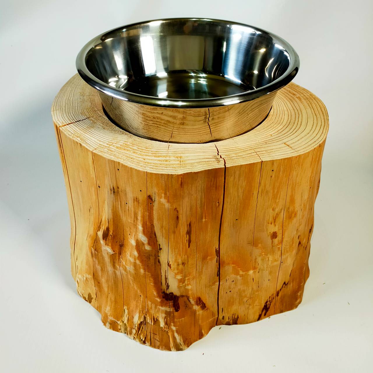 存在感あり一点もの 中~大型犬用 高さ25cm -杉の丸太のLog Bowl- 水飲み台 ごはん台 餌台