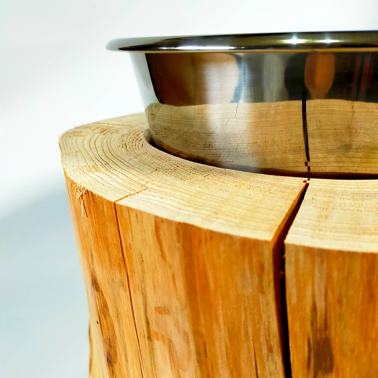存在感あり一点もの 中~大型犬用 高さ25cm -杉の丸太のLog Bowl- 水飲み台 ごはん台 餌台