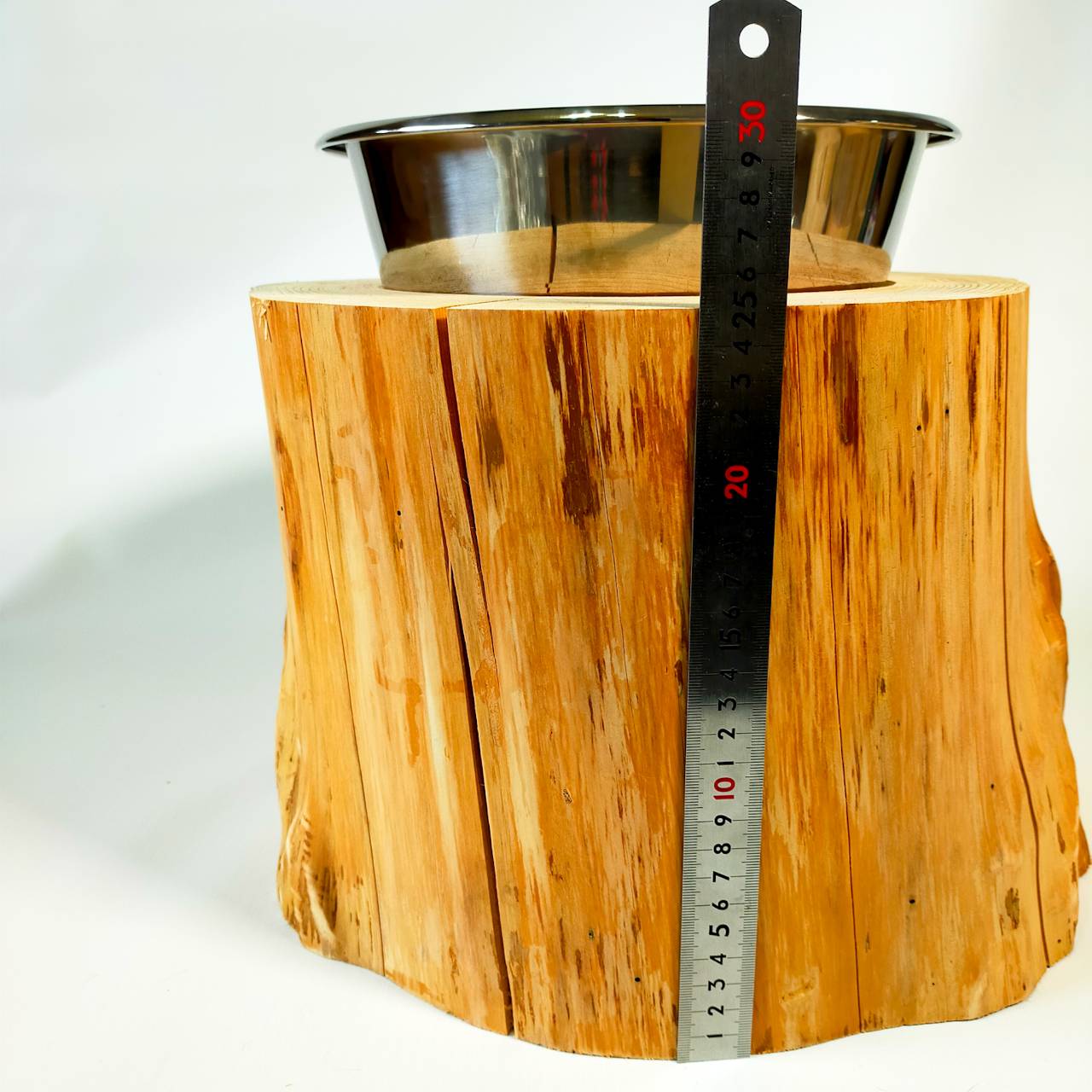 存在感あり一点もの 中~大型犬用 高さ25cm -杉の丸太のLog Bowl- 水飲み台 ごはん台 餌台