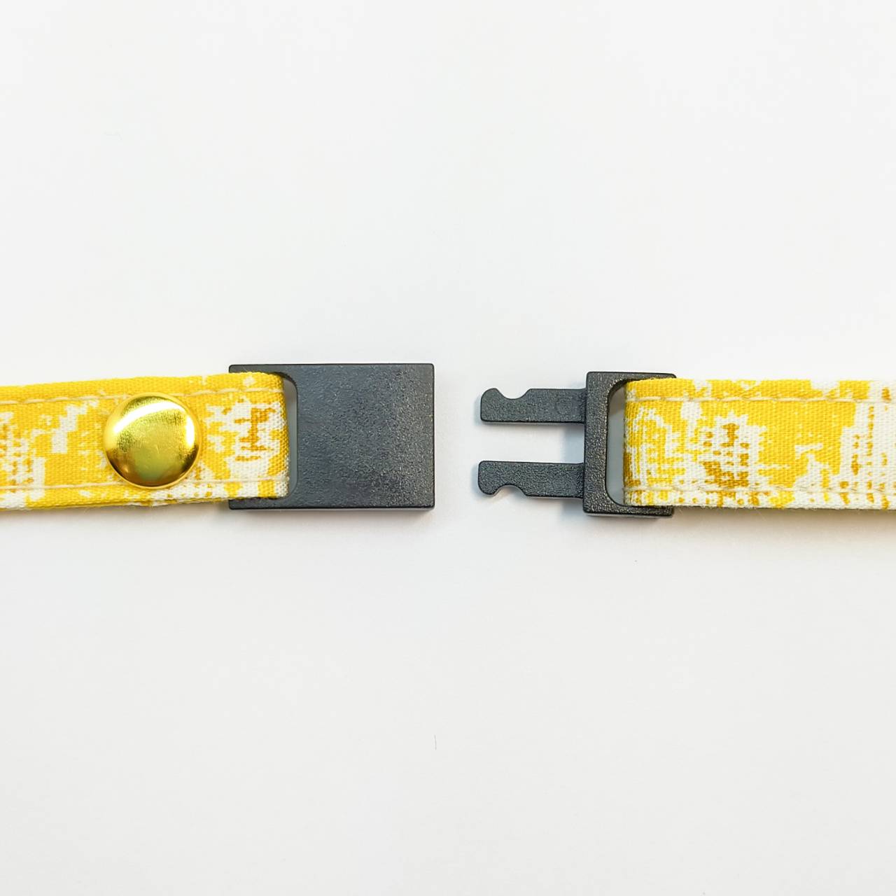 <高品質ピマコットン>やさしい100%コットン エスニックイエロー オプション木製迷子札 セーフティバックル 猫 首輪 黄色
