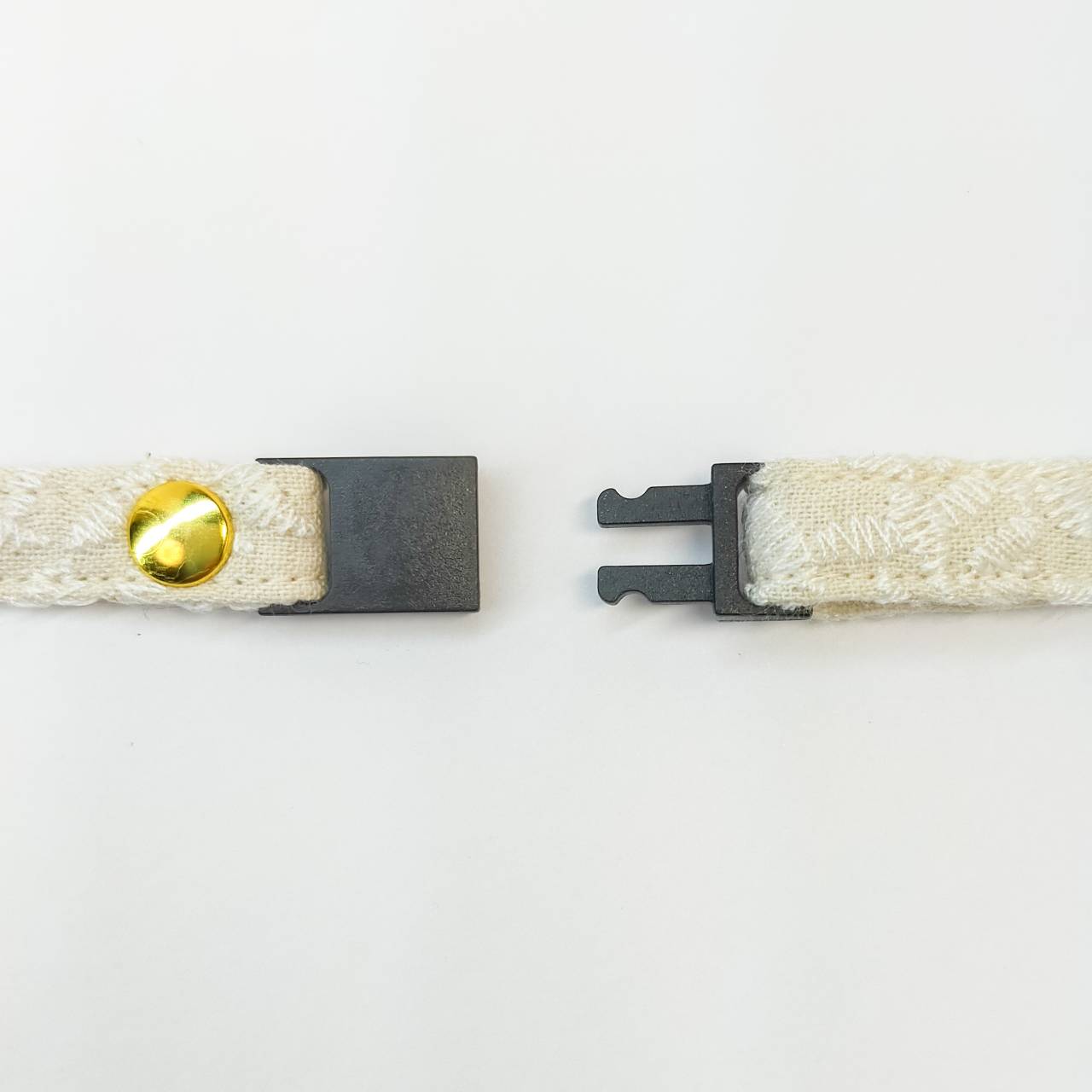 <高品質>コットンリネン ホワイトブーケ 花 刺繍 オプション木製迷子札 セーフティバックル 猫 首輪 花柄