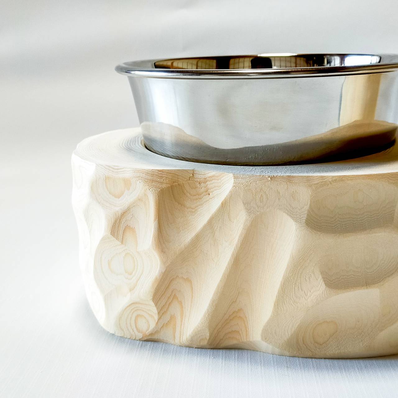 <改良>ステンレスボウル 中型犬・多頭飼い向け -高野槙の丸太のLog Bowl- 水飲み台 ごはん台 餌台