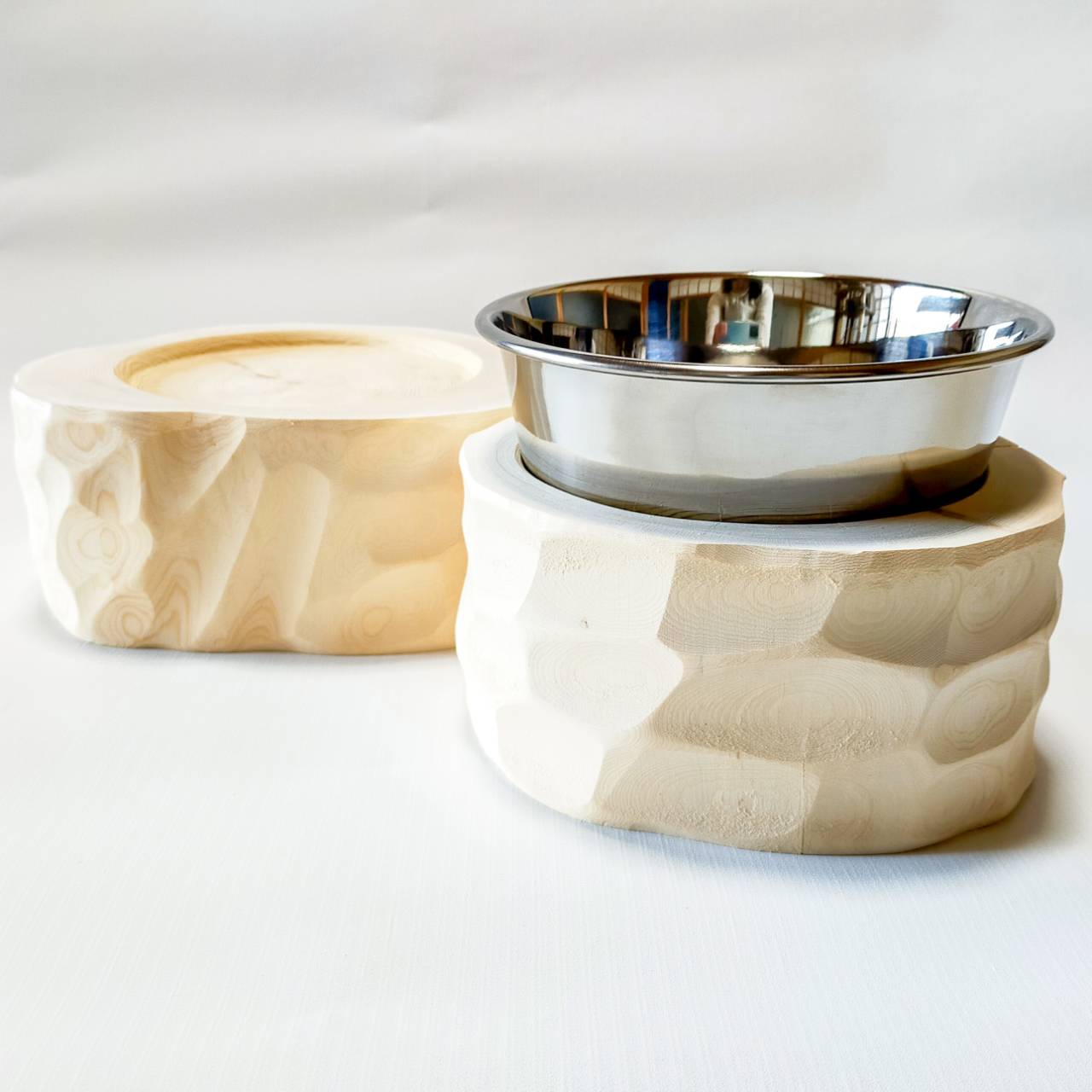 <改良>ステンレスボウル 中型犬・多頭飼い向け -高野槙の丸太のLog Bowl- 水飲み台 ごはん台 餌台