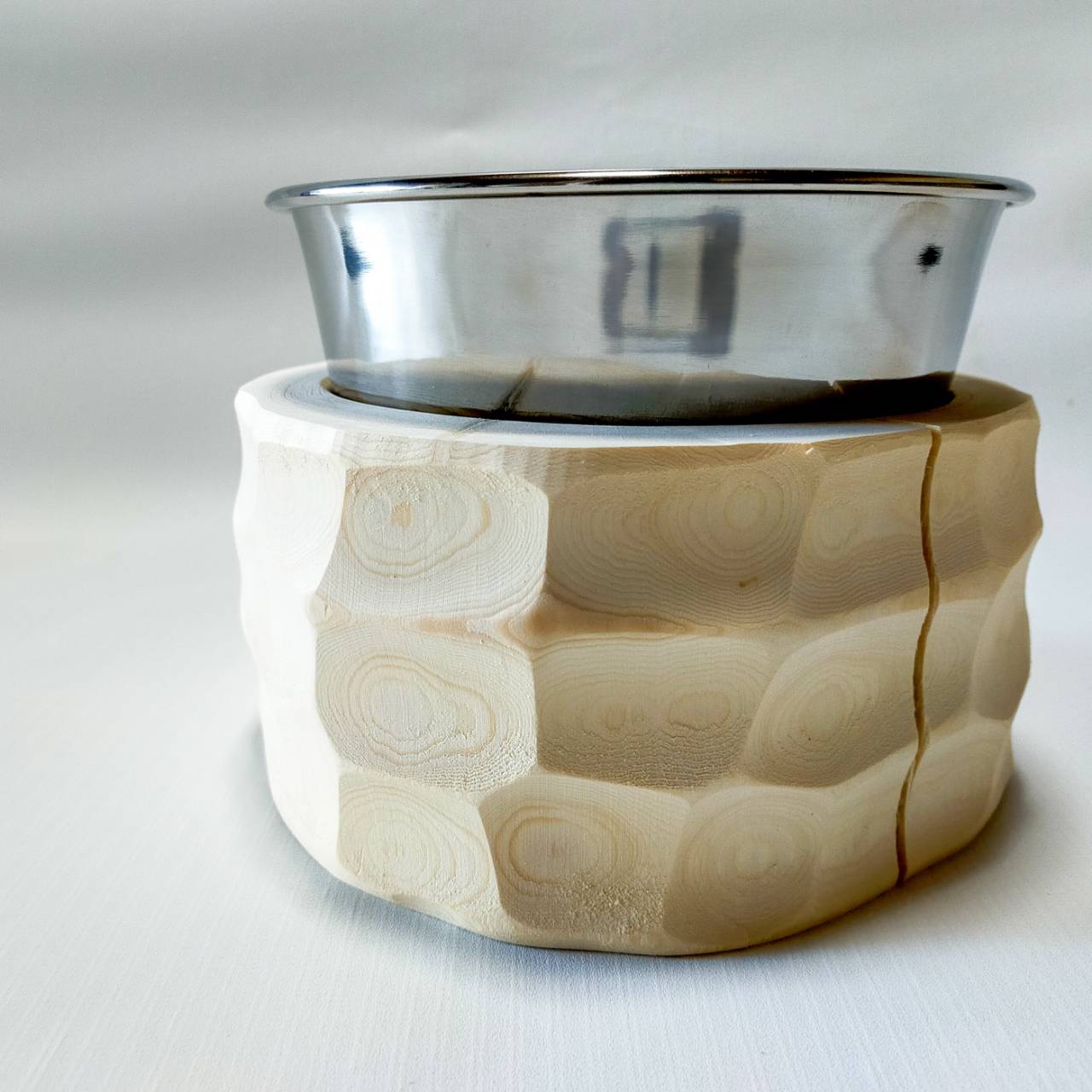 <改良>ステンレスボウル 中型犬・多頭飼い向け -高野槙の丸太のLog Bowl- 水飲み台 ごはん台 餌台