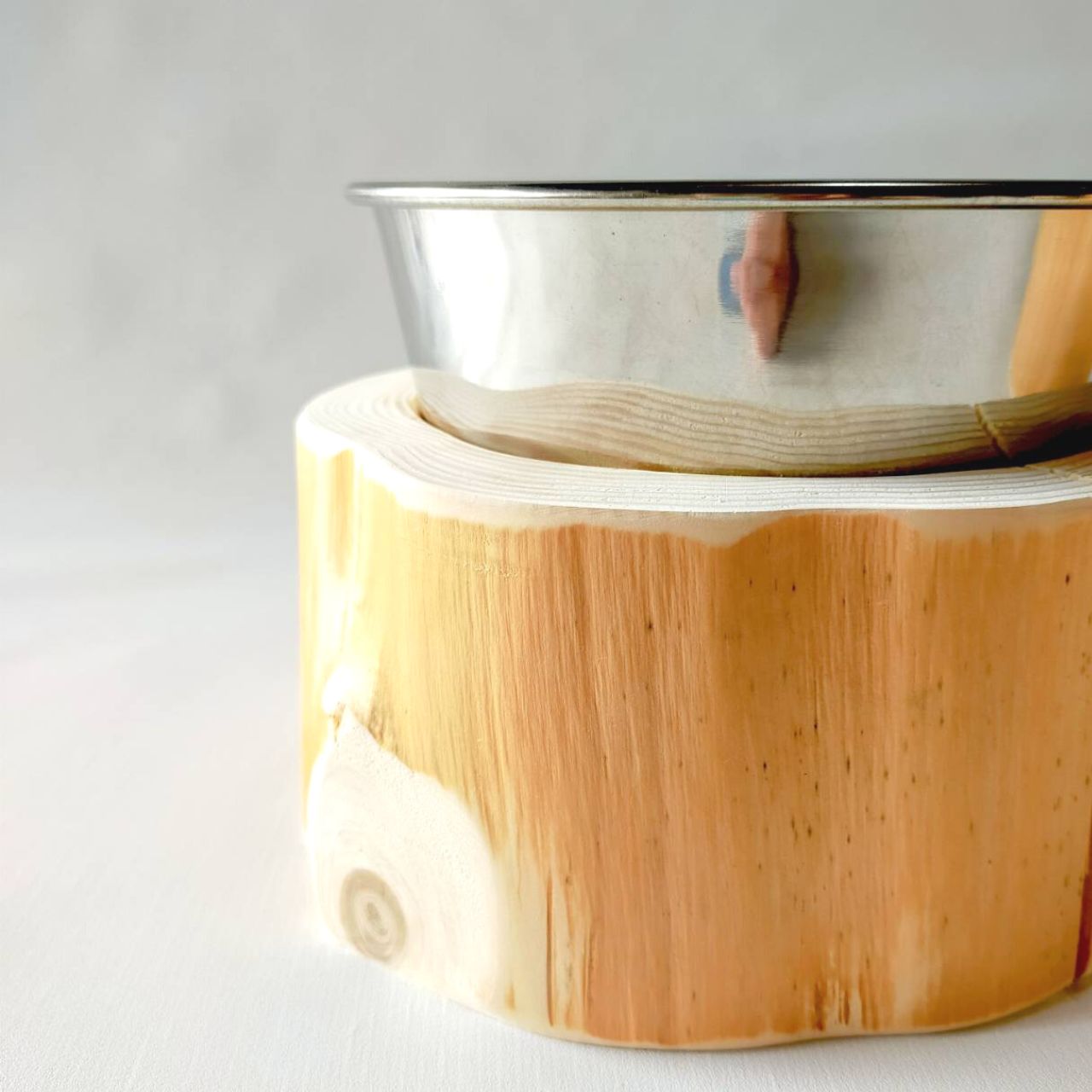 <改良> ステンレスボウル 犬用 猫 多頭飼い用 -高野槙の丸太のLog Bowl- 水飲み台 ごはん台 餌台