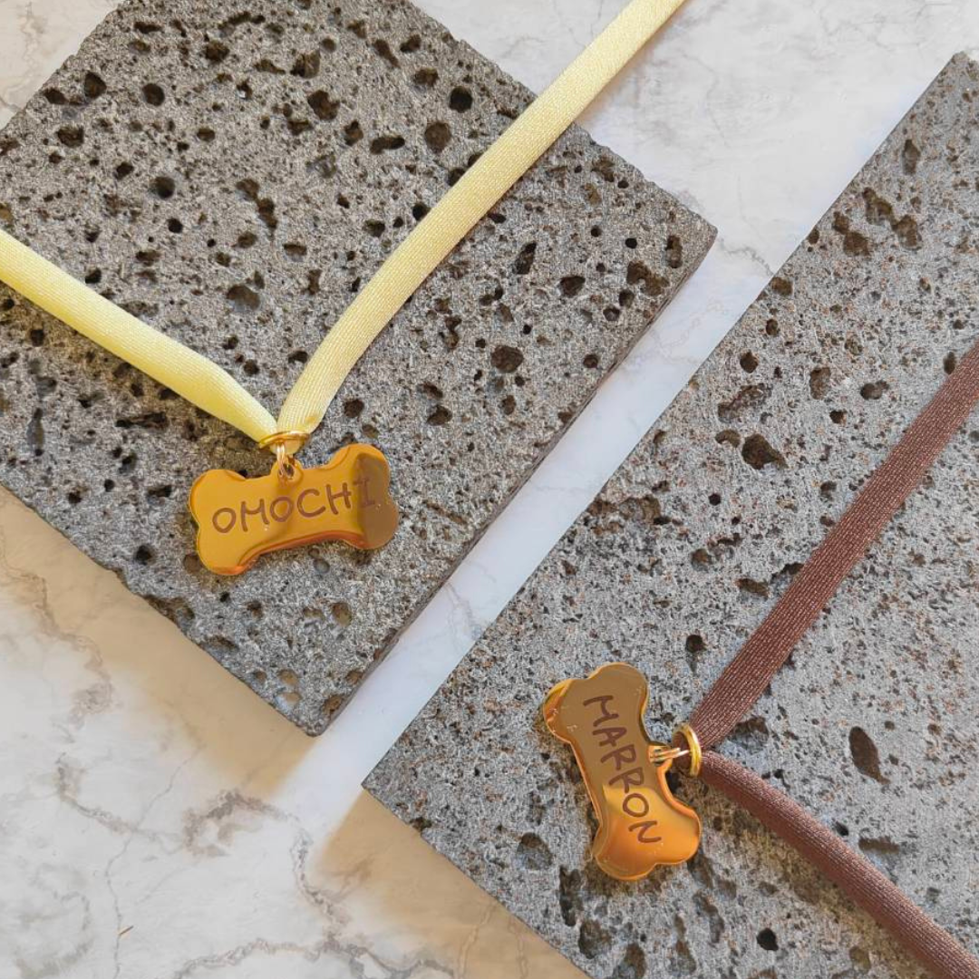 ズレない迷子札（骨型）　ストレス最小限　おハゲ防止　リニューアル紐　ステンレス製　やわらか紐首輪　軽い・やわらか紐・安全バックル・迷子札付き