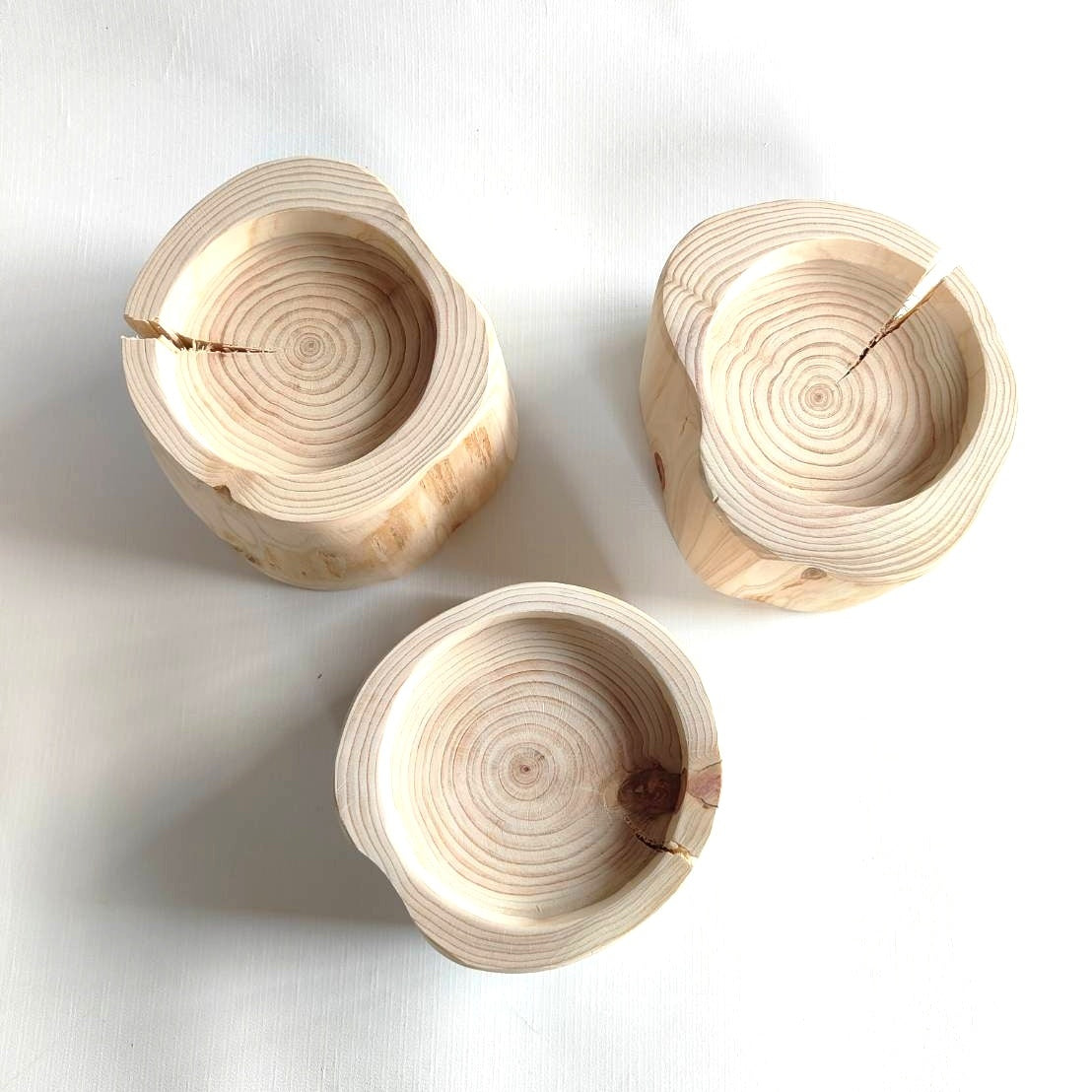 【アウトレット20％OFF】　ヒノキのログボウル　ごはん台　フードボウル　餌台　エサ入れ 1個販売　ランダム配送