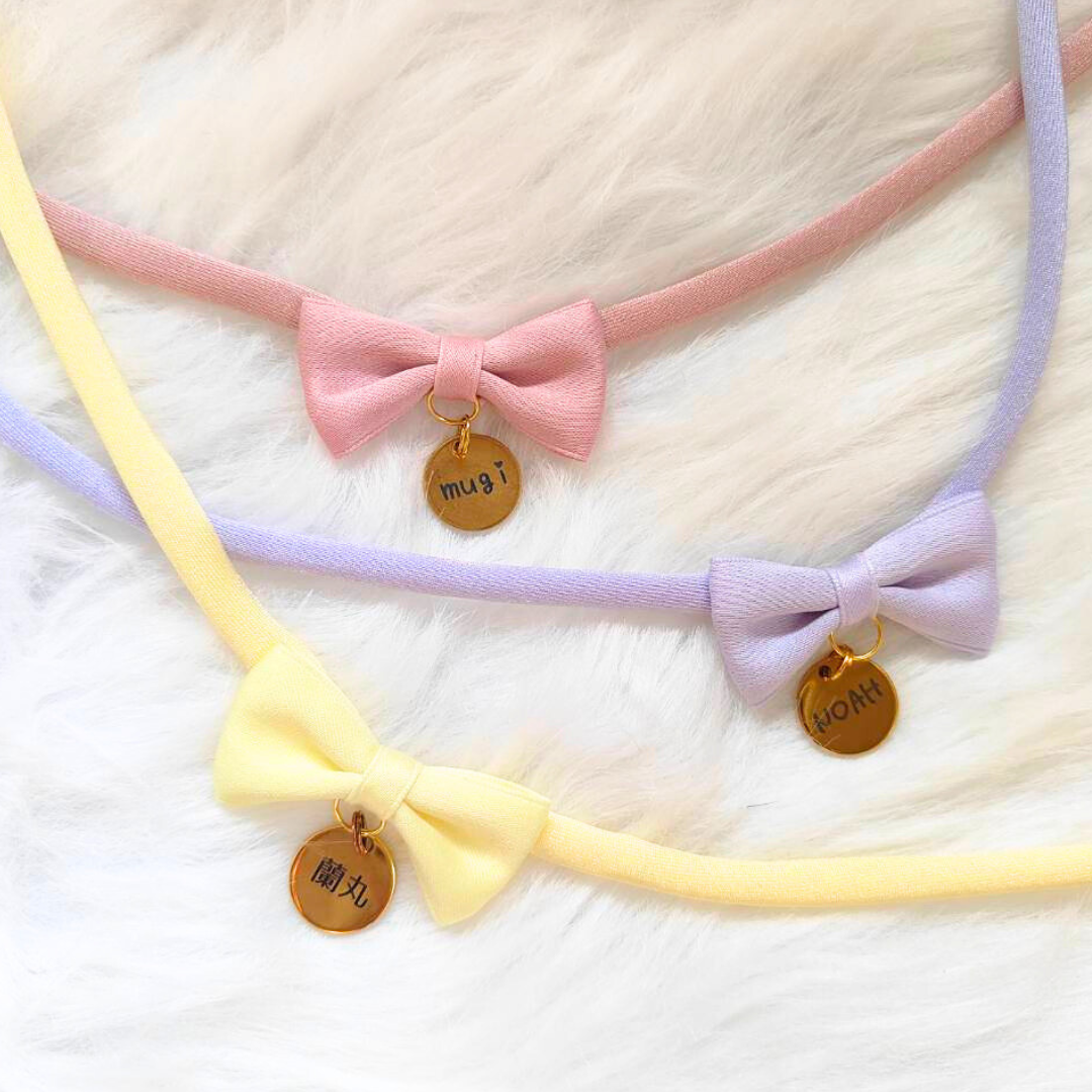 迷子札付き　ミニリボンの首輪　ストレス最小限　おハゲ防止　わずか3g　リニューアル紐　ステンレス製　やわらか紐首輪　軽い・やわらか紐・安全バックル・迷子札付き