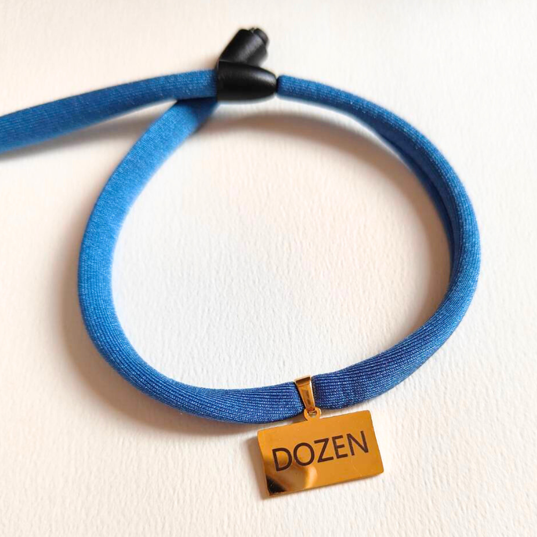 ズレない迷子札　プレート型　ストレス最小限　おハゲ防止　わずか4g　リニューアル紐　ステンレス製　やわらか紐首輪　軽い・やわらか紐・安全バックル・迷子札付き