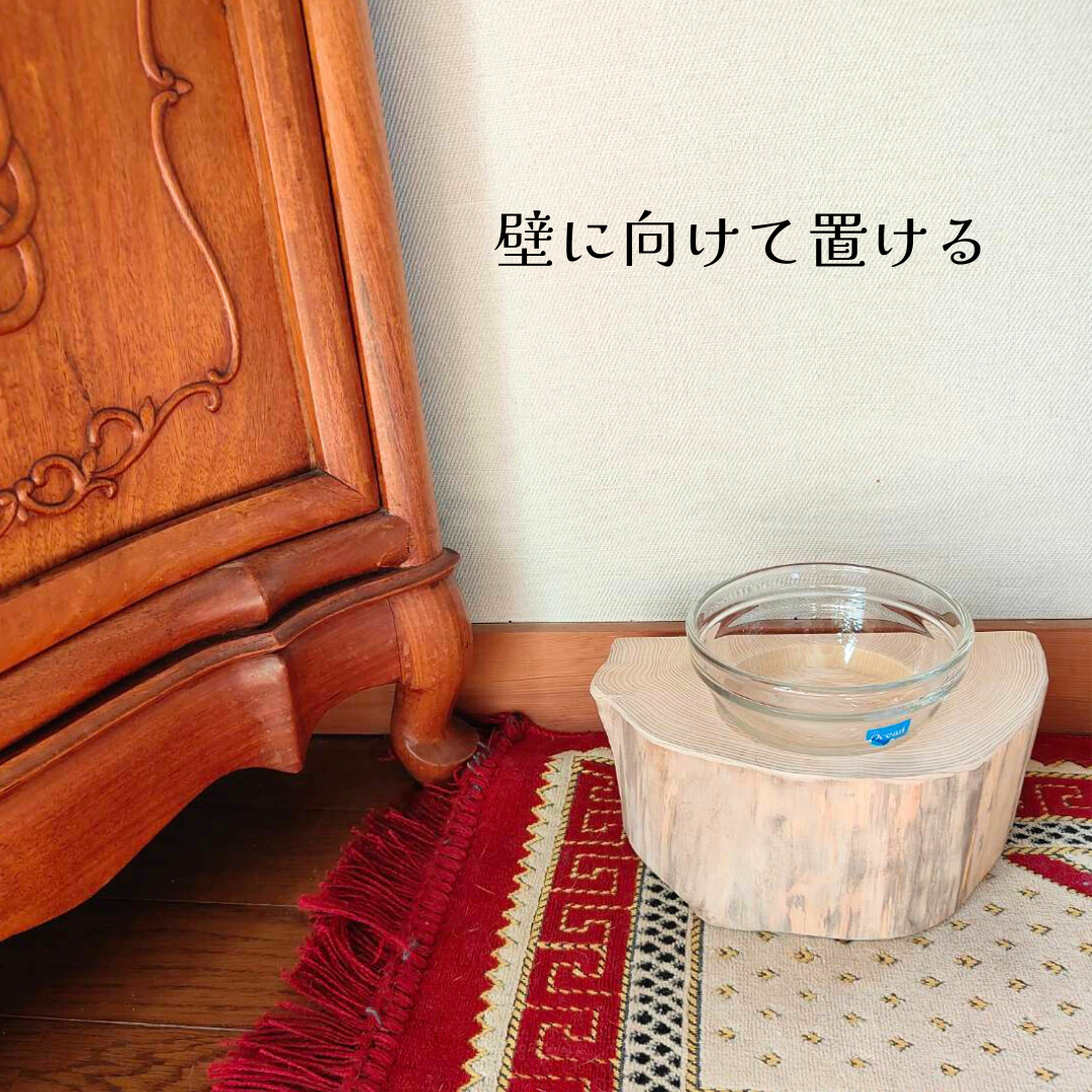 半割り　壁に沿って置ける　しゃれ木高野槙のログボウル（焼き加工なし）　ガラスボウル付　ごはん台　フードボウル　餌台　エサ入れ 1個販売