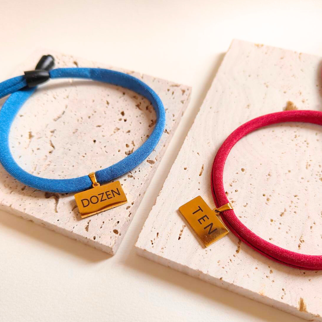 ズレない迷子札　プレート型　ストレス最小限　おハゲ防止　わずか4g　リニューアル紐　ステンレス製　やわらか紐首輪　軽い・やわらか紐・安全バックル・迷子札付き