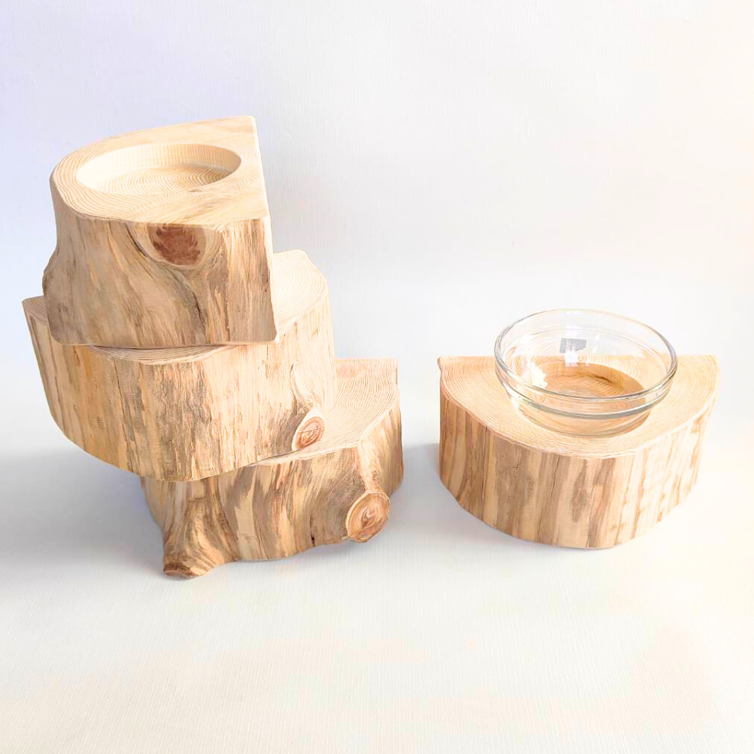 半割り　壁に沿って置ける　しゃれ木高野槙のログボウル（焼き加工なし）　ガラスボウル付　ごはん台　フードボウル　餌台　エサ入れ 1個販売