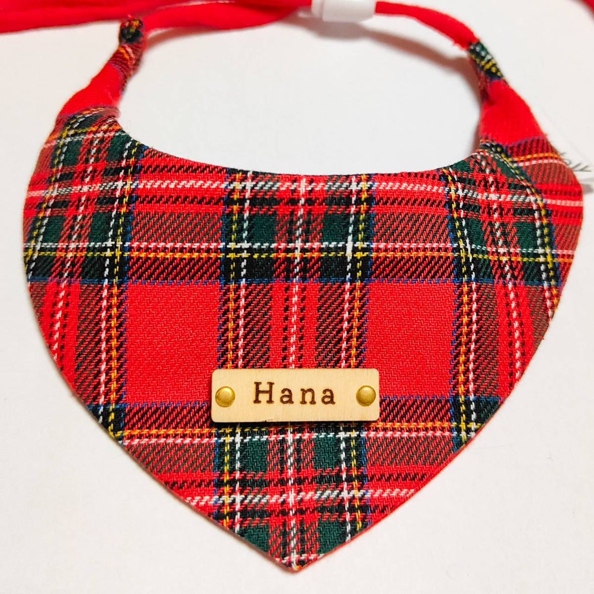 ＼Long-haired pets welcome／ Bandana collar visible even with fluffy fur, optional ID tag, safety buckle included 【Tartan Check Red】