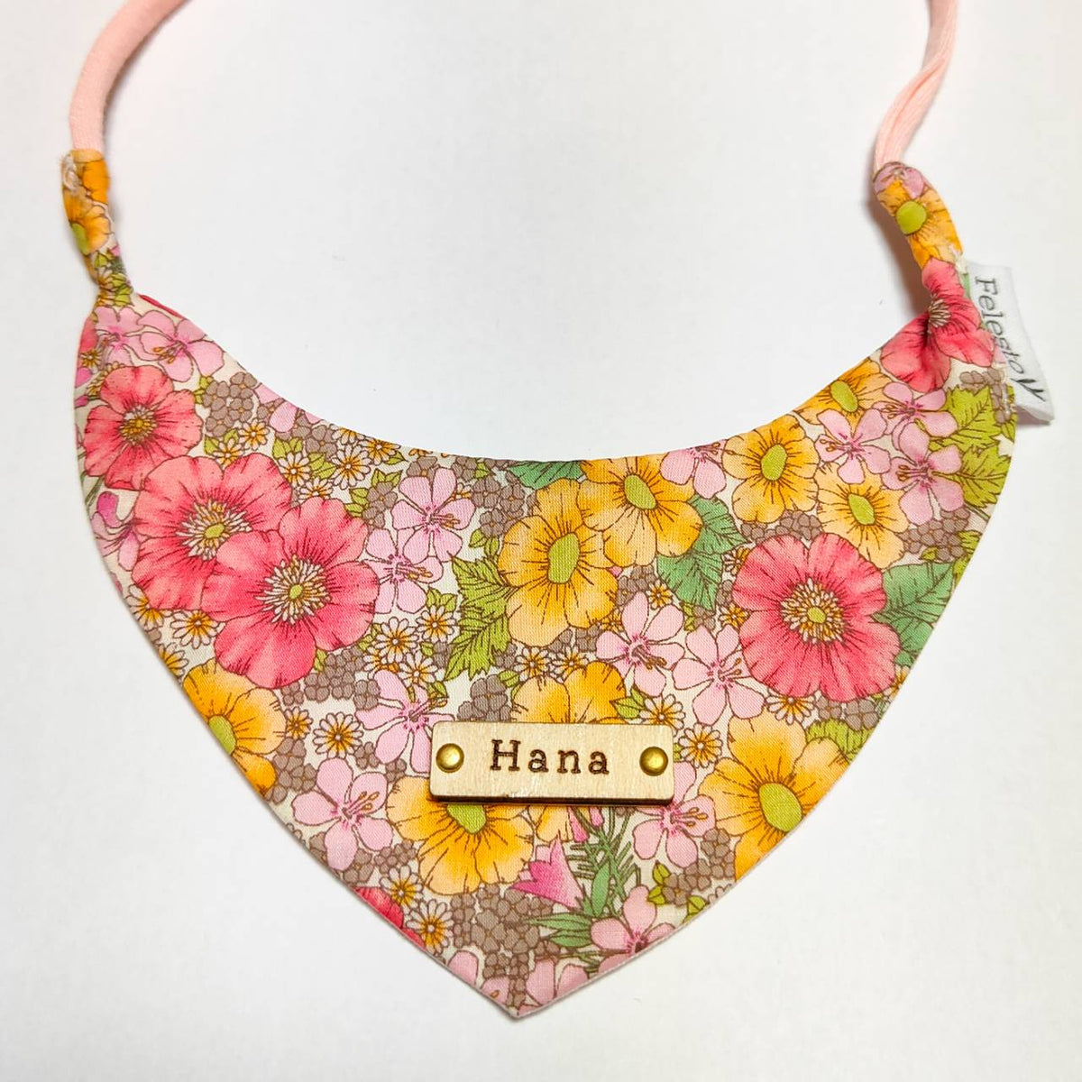 ＼Long-haired pets welcome／ Bandana collar that shows even on fluffy fur, optional ID tag, safety buckle included 【Gloria Flowers】