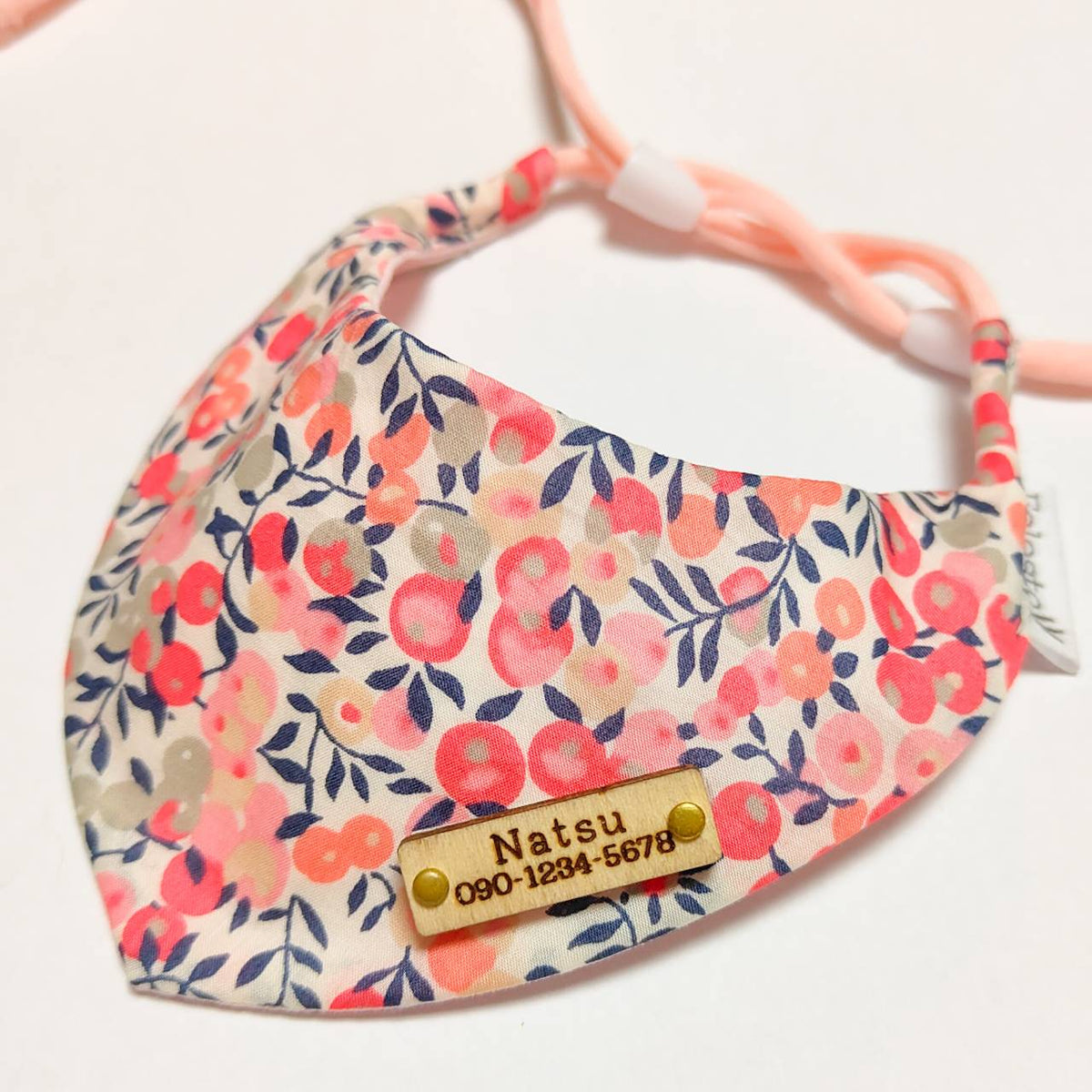＼Long-haired pets welcome／ Bandana collar visible even on fluffy fur, optional ID tag, safety buckle included 【Wiltshire Pink】