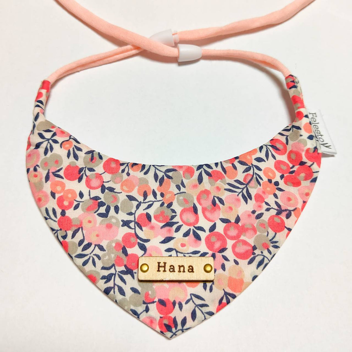 ＼Long-haired pets welcome／ Bandana collar visible even on fluffy fur, optional ID tag, safety buckle included 【Wiltshire Pink】