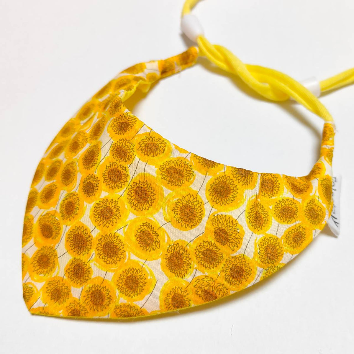 ＼Long-haired pets welcome／ Bandana collar that shows even on fluffy fur, optional ID tag, safety buckle included 【Sunflower】 Liberty fabric
