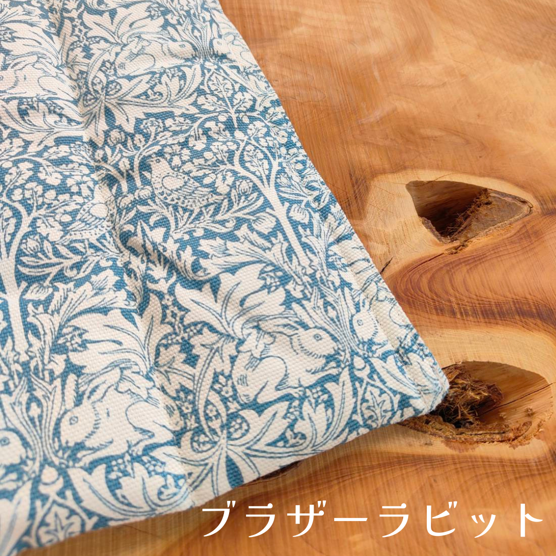 【ウィリアムモリス柄 カフェマット】犬 猫 ペットマット おしゃれ 上品 高級感 いちご泥棒 ピンパネル ブラザーラビット 洗える リネン 厚手 中綿入り 大判 53×44cm 車内 カフェ お出かけ