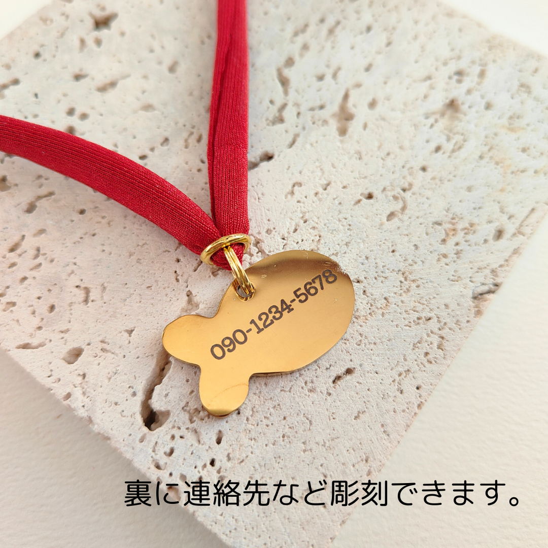 ズレない迷子札（さかな型）　ストレス最小限　おハゲ防止　リニューアル紐　ステンレス製　やわらか紐首輪　軽い・やわらか紐・安全バックル・迷子札付き