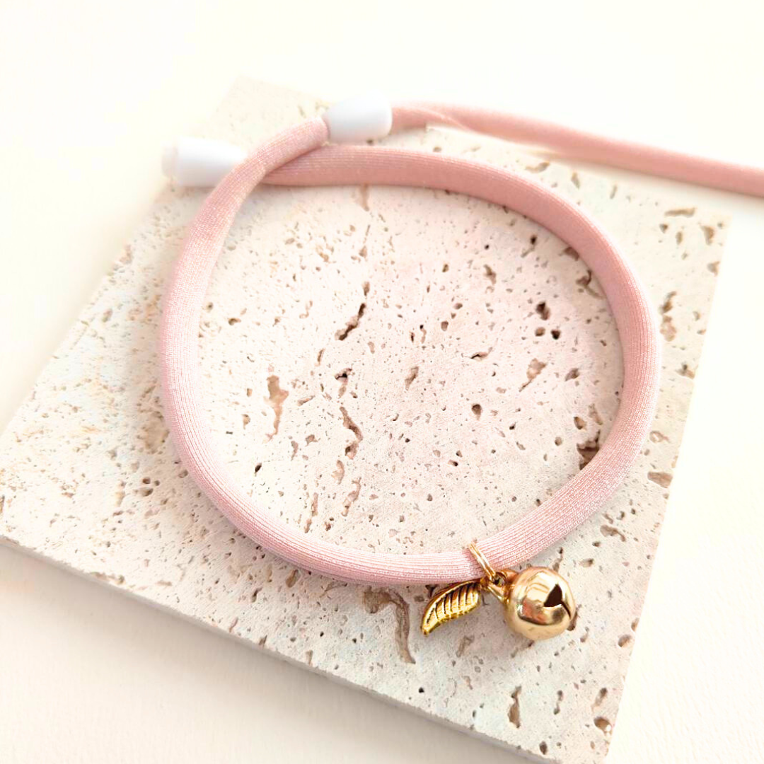 ☆リニューアル　シンプル鈴のやわらか紐首輪　猫　犬　首輪　軽量　セーフティバックル　安全　紐　おしゃれ　かわいい