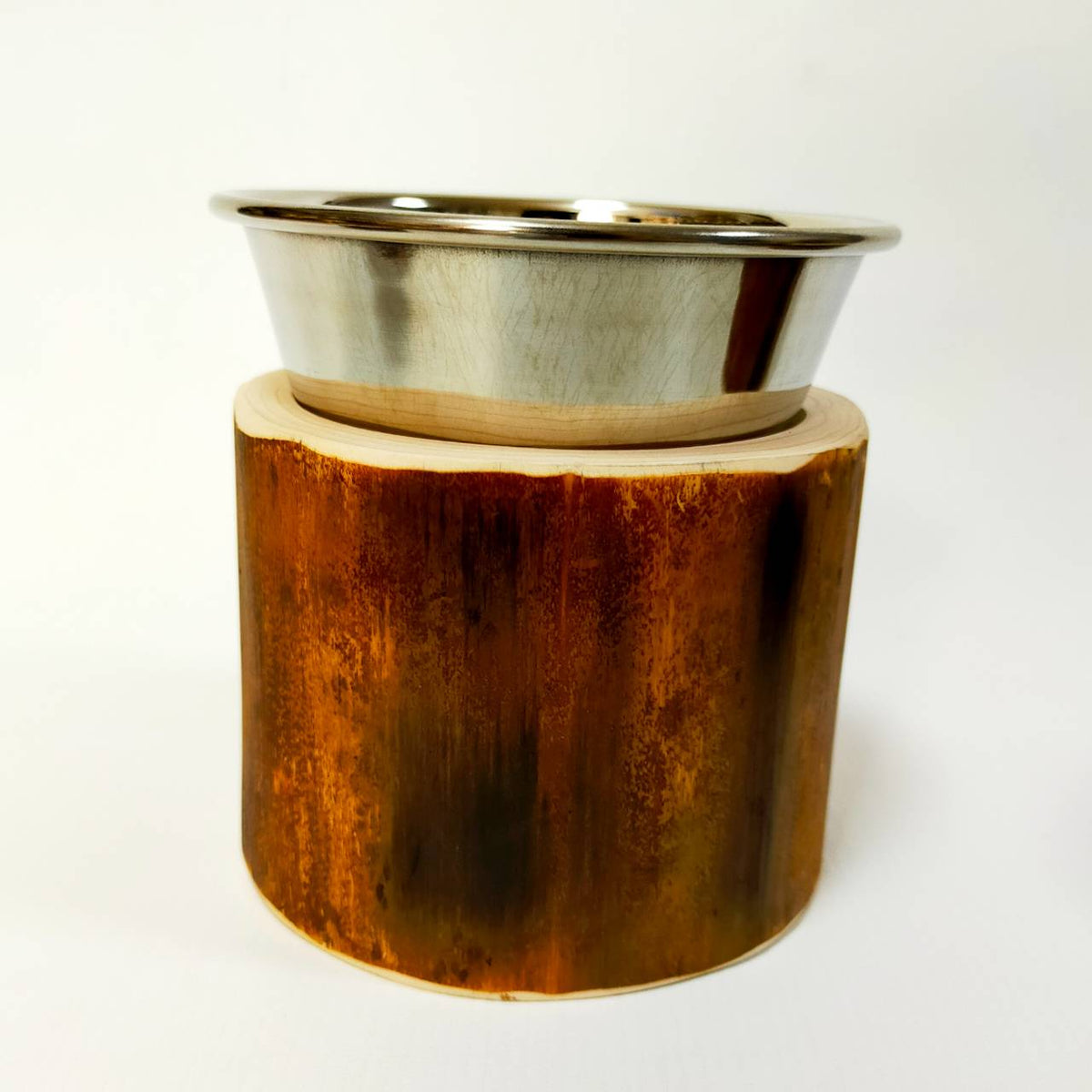 Simple hinoki log bowl pet table