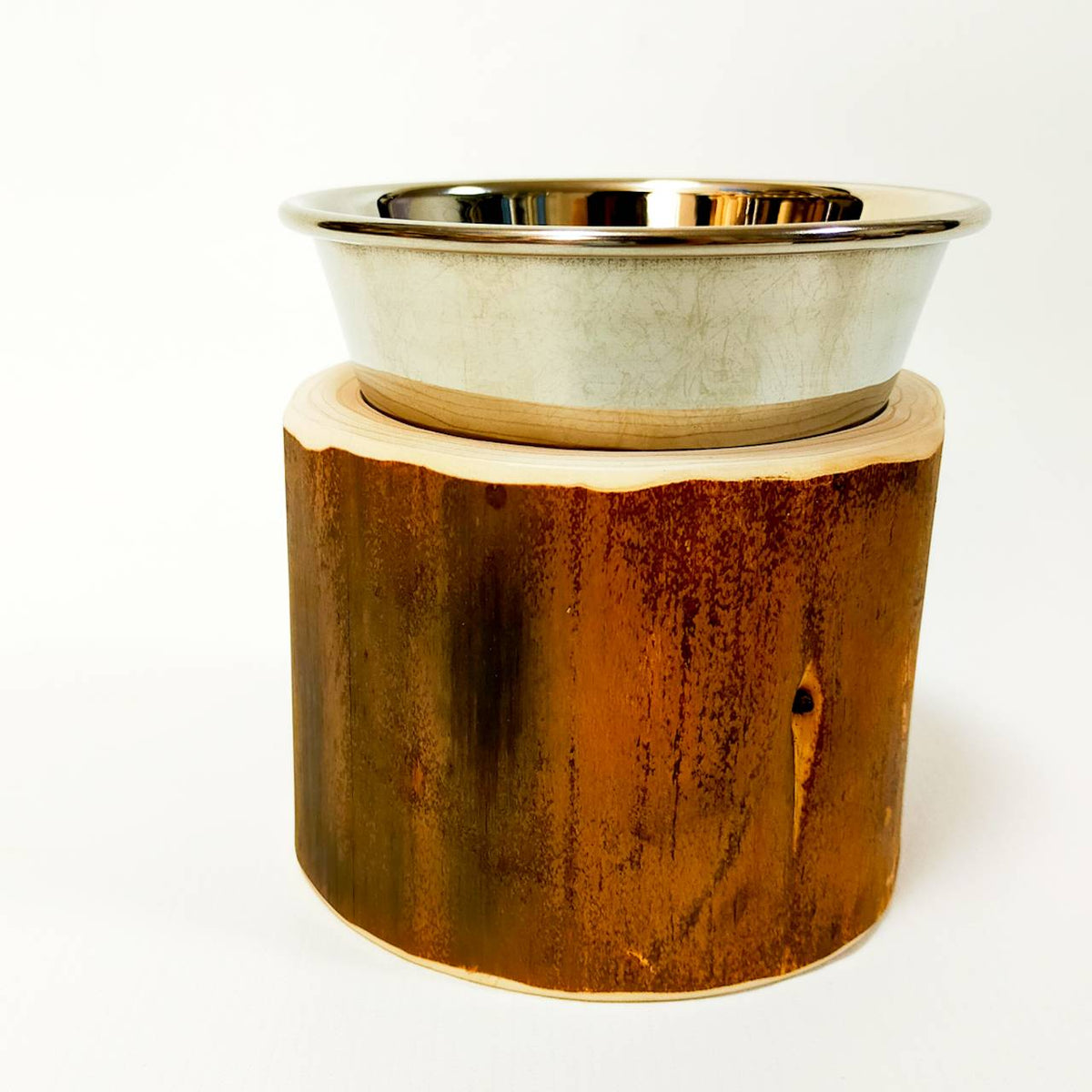 Simple hinoki log bowl pet table