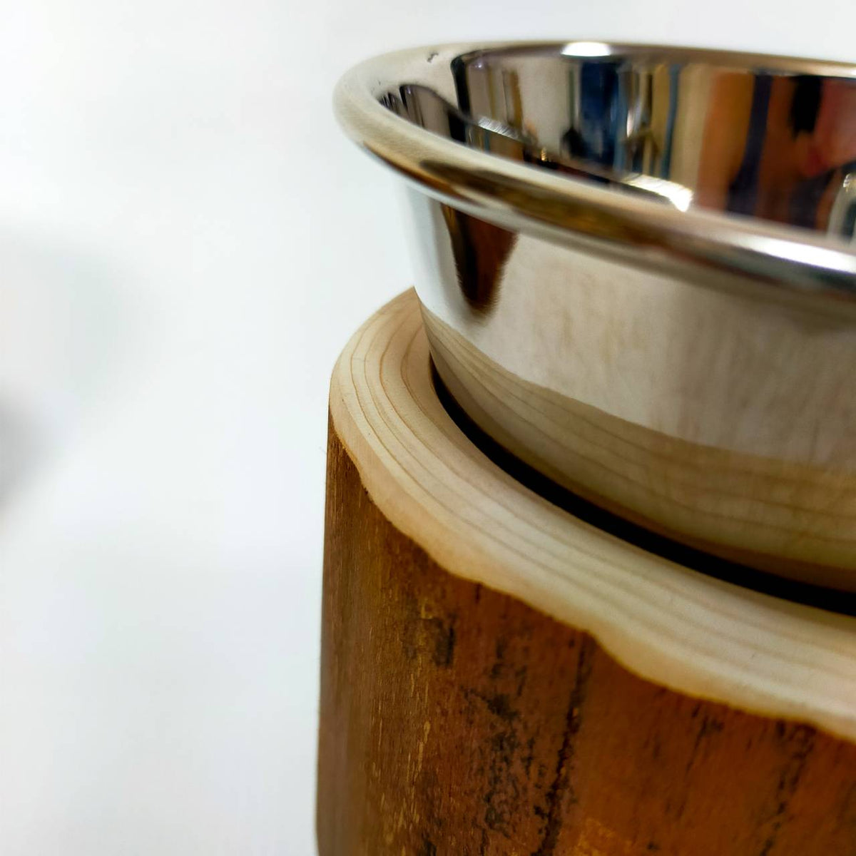 Simple hinoki log bowl pet table