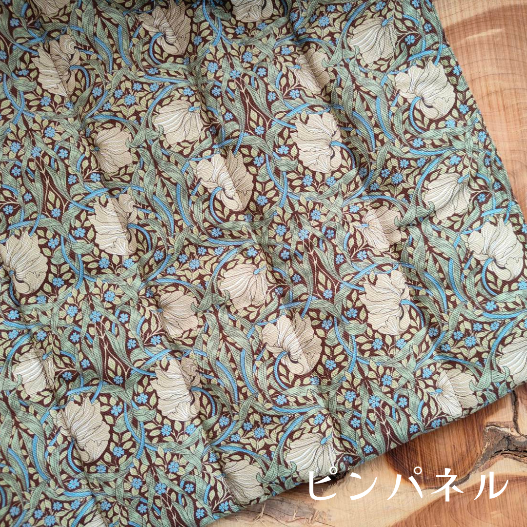 【ウィリアムモリス柄 カフェマット】犬 猫 ペットマット おしゃれ 上品 高級感 いちご泥棒 ピンパネル ブラザーラビット 洗える リネン 厚手 中綿入り 大判 53×44cm 車内 カフェ お出かけ