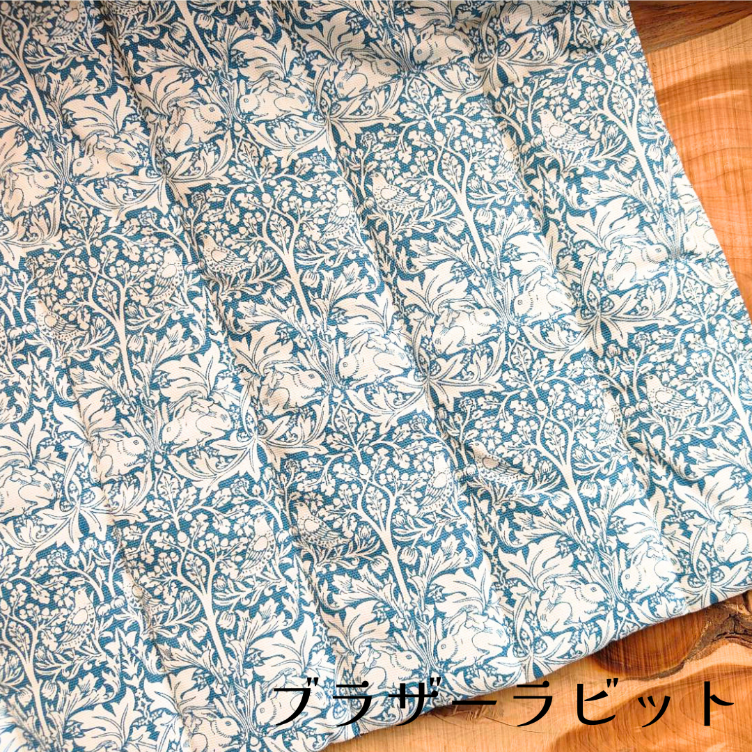 【ウィリアムモリス柄 カフェマット】犬 猫 ペットマット おしゃれ 上品 高級感 いちご泥棒 ピンパネル ブラザーラビット 洗える リネン 厚手 中綿入り 大判 53×44cm 車内 カフェ お出かけ